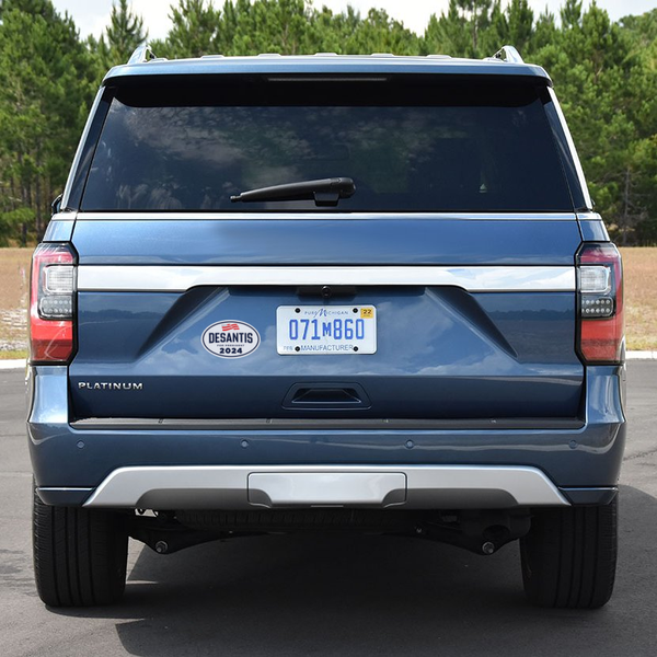 DeSantis 2024 logo magnet on a blue SUV
